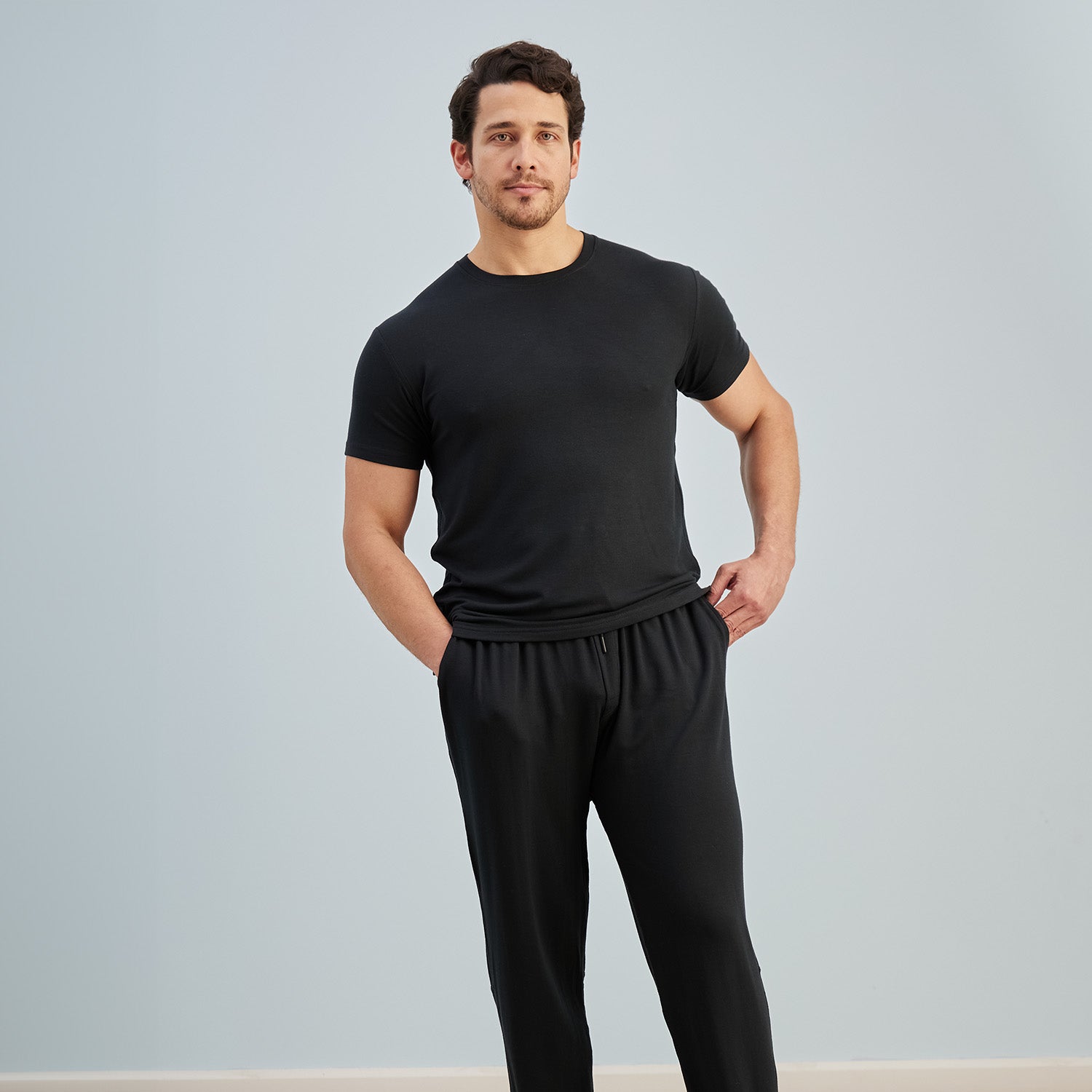 modelsizing1: Thomas is 5’10” and wearing a medium. | type: men