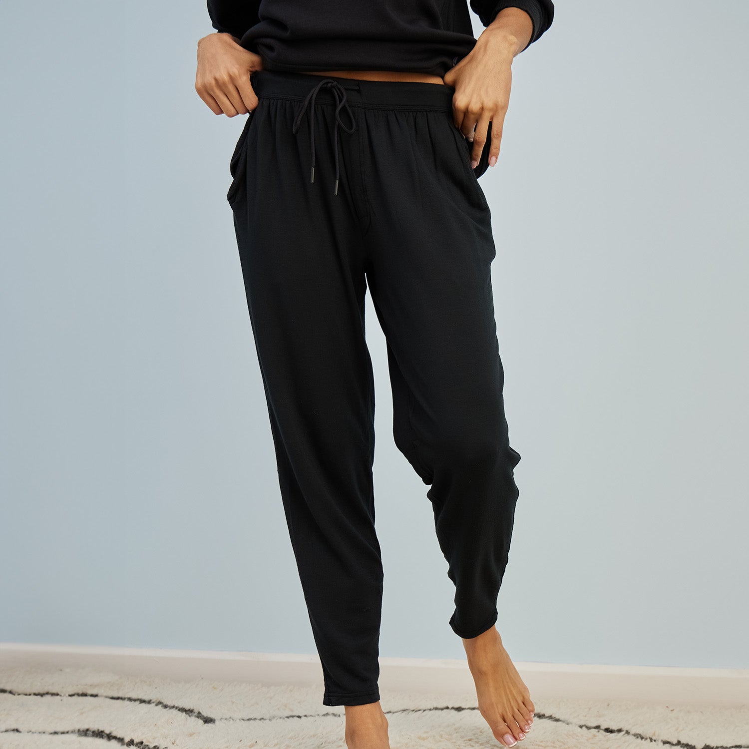 modelsizing1: Sharee is 5’9” and wearing a small. | type: women