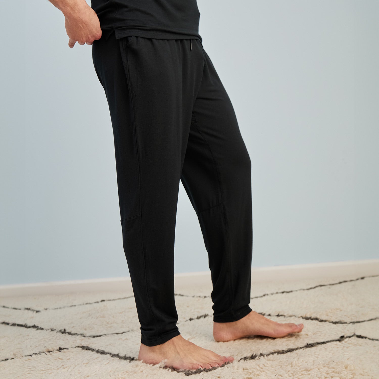 modelsizing1: Thomas is 5’10” and wearing a medium. | type: men