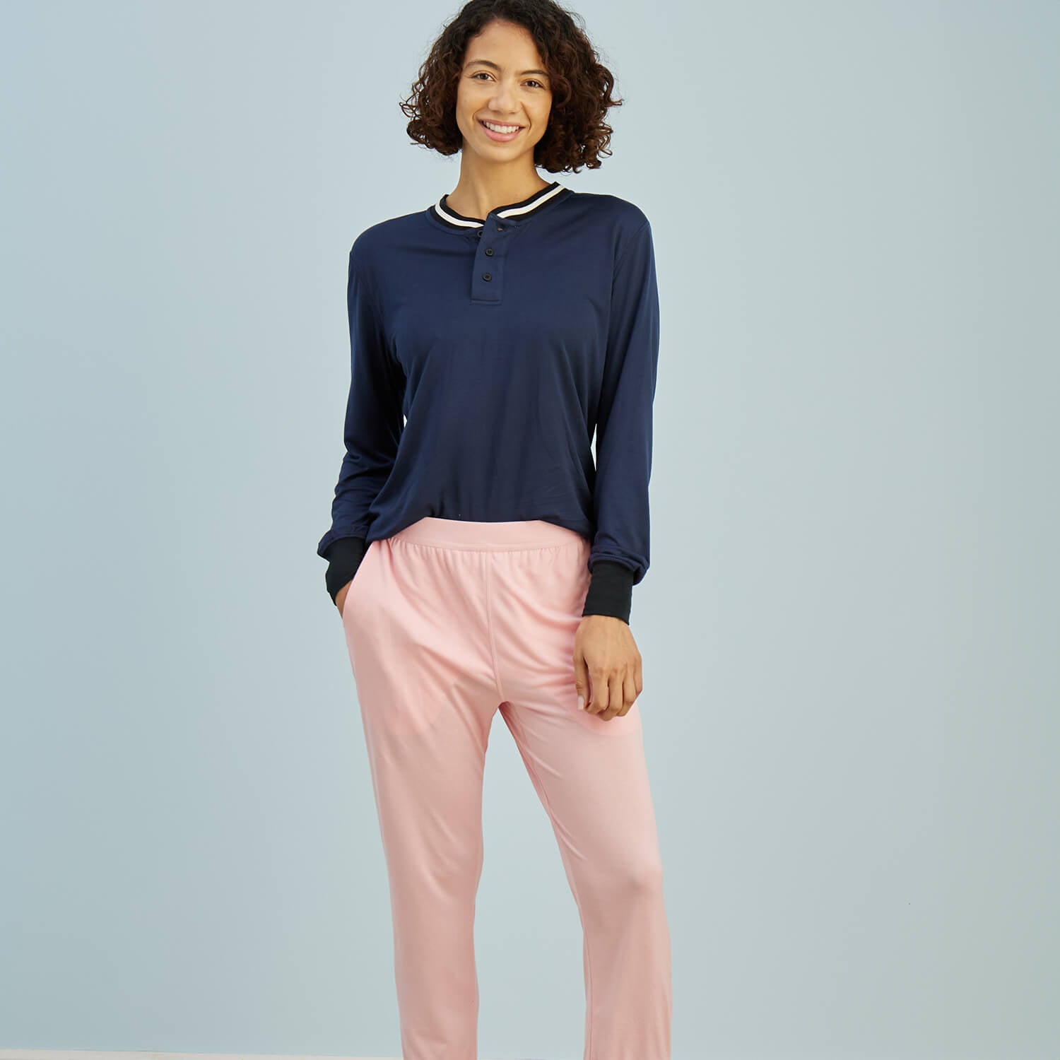 modelsizing1: Sharee is 5’9” and wearing a small. | type: women