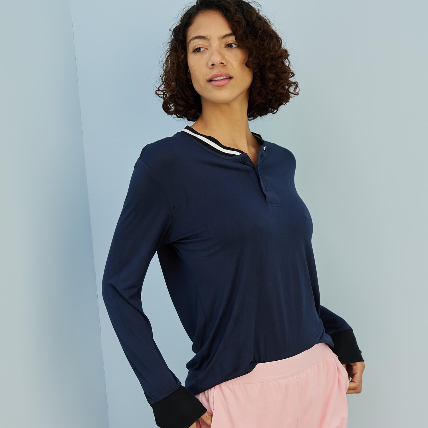 modelsizing1: Sharee is 5’9” and wearing a small. | type: women