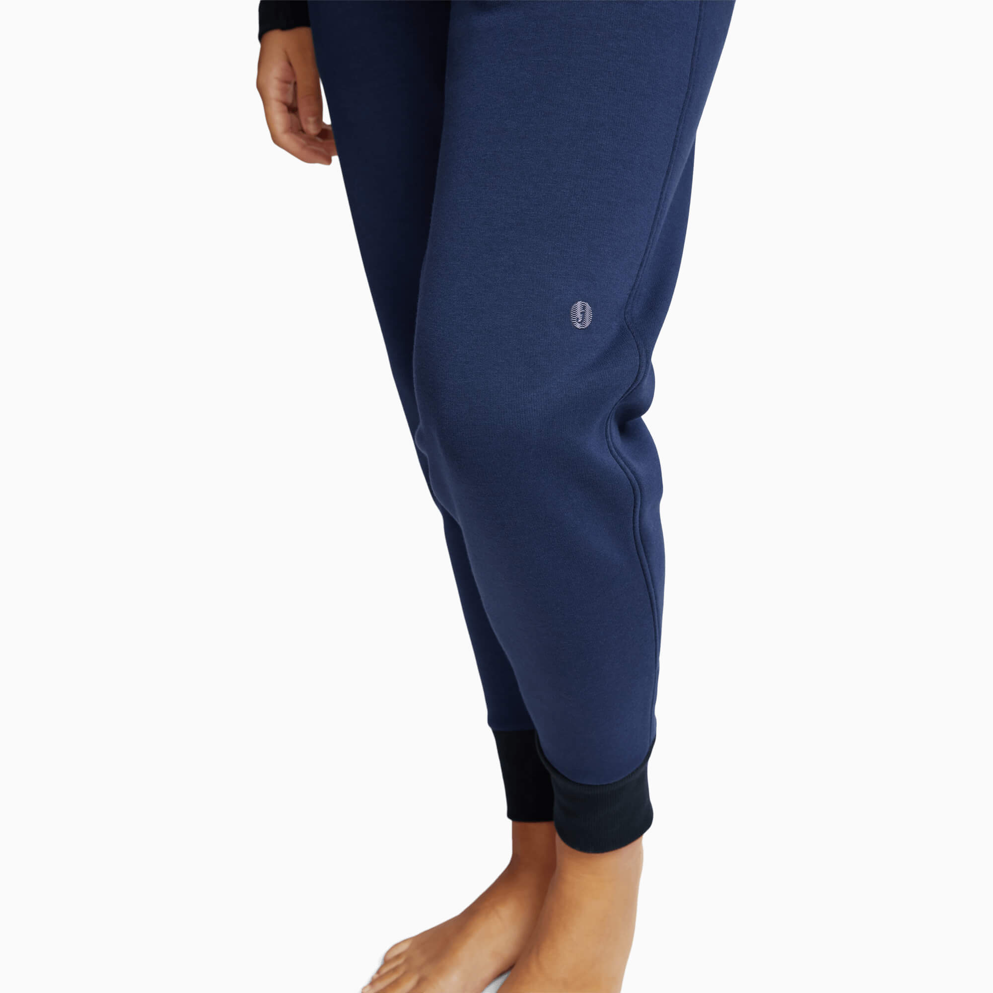 modelsizing1: Dana is 5’9” and wearing a medium. | type: women